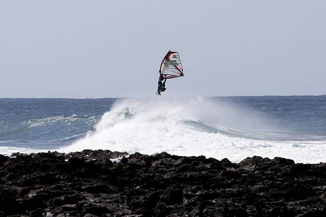 Boujmaa one handed air - PWA Cabo Verde day 3 ©  John Carter / PWA http://www.pwaworldtour.com